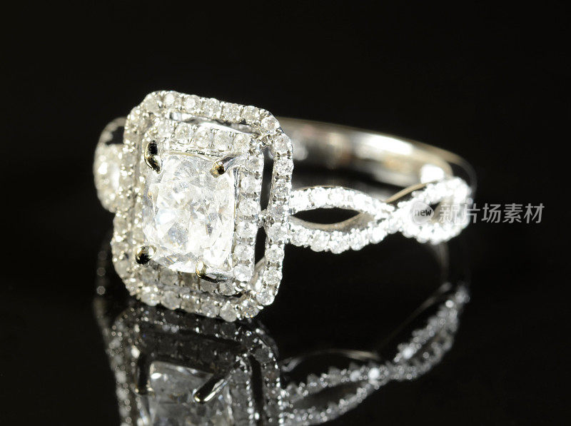 古董钻石和白金结婚戒指