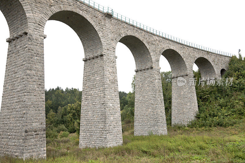 拱形铁路高架桥