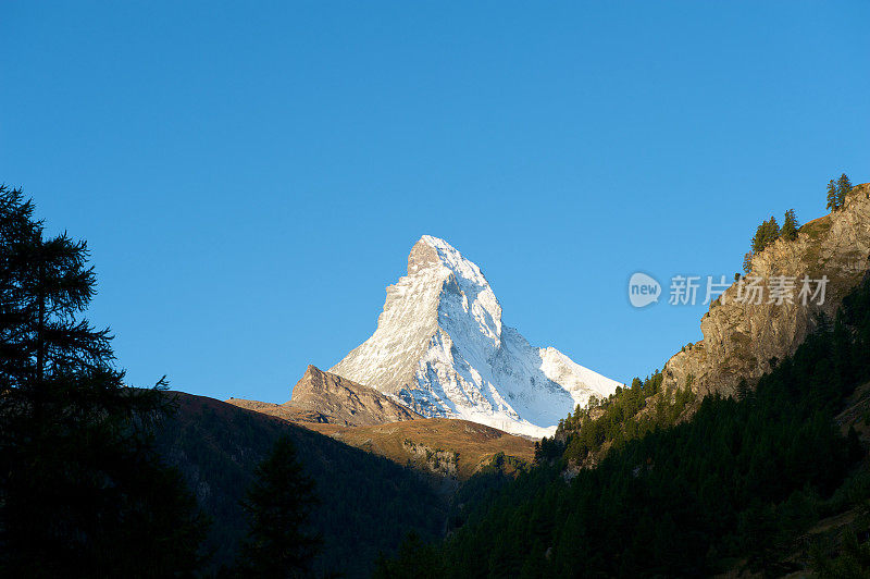 在瑞士阿尔卑斯山的马特洪峰