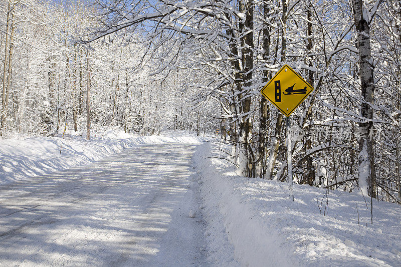 雪地跨越标志