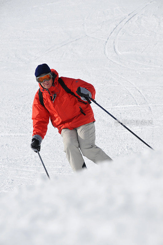 活跃的高级滑雪