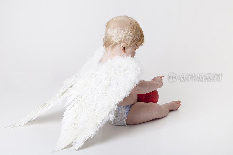 长着天使翅膀的婴儿