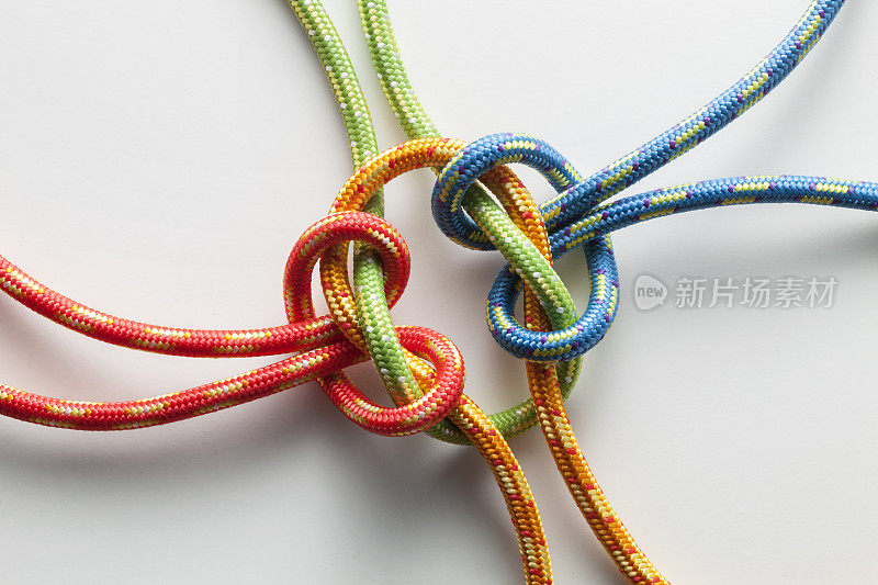 彩色的绳子打了个结