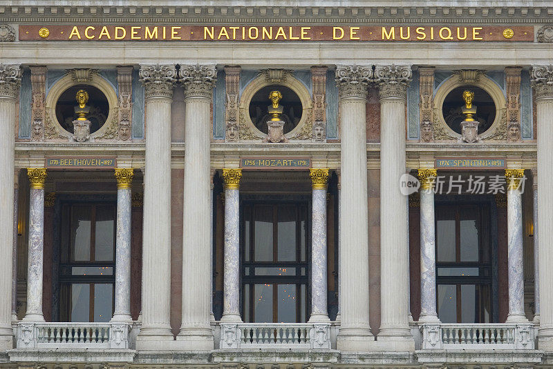 加尼埃歌剧院正面，巴黎
