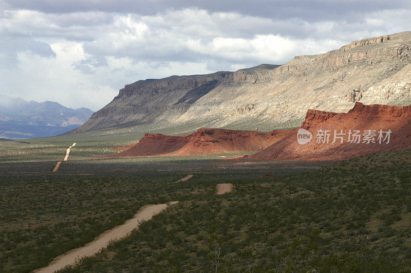 那里的路没有名字。