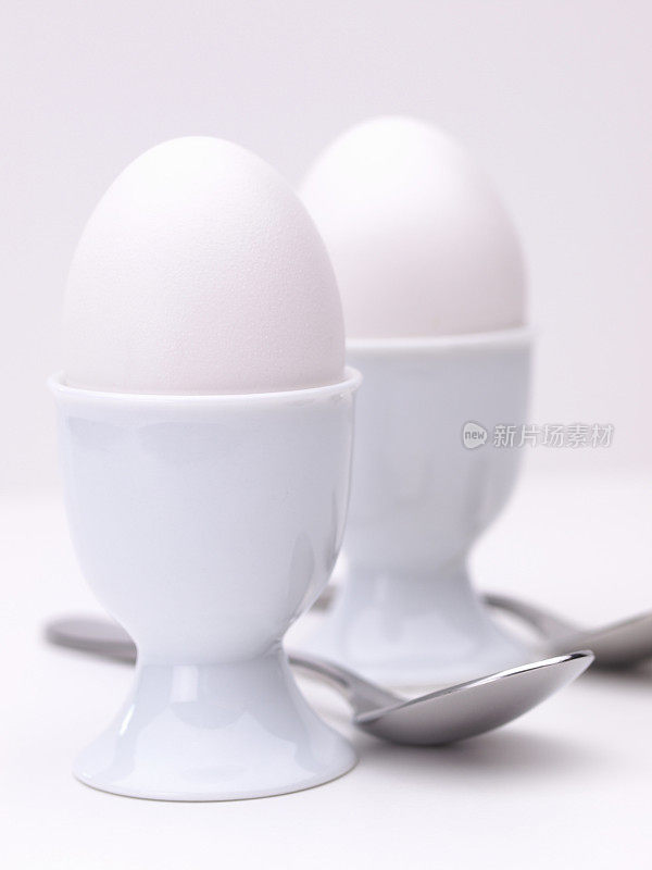 煮鸡蛋在杯子里加勺子