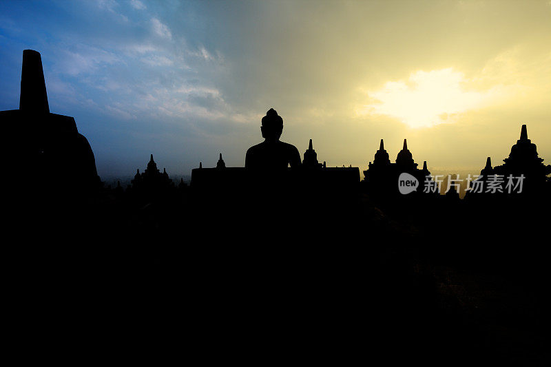 婆罗浮屠的日出和剪影