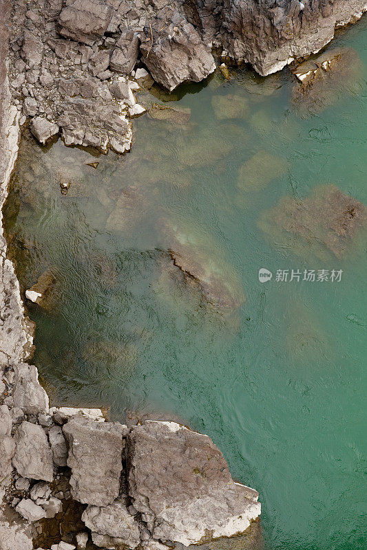 岩石与大渡河