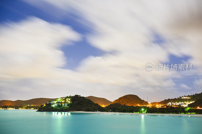 夜晚的加勒比海海岸线