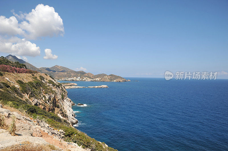 希腊克里特岛北部的岩石海岸