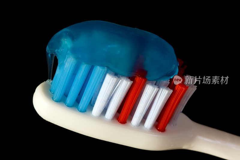 蓝色牙膏牙刷