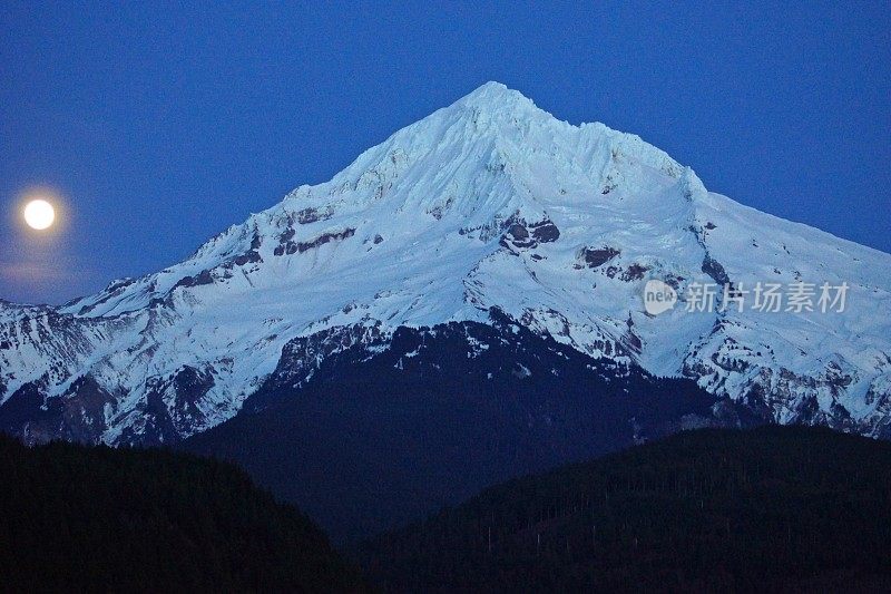 胡德雪山月光