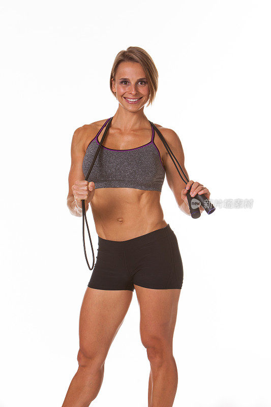 非常适合和有吸引力的健身教练与跳绳