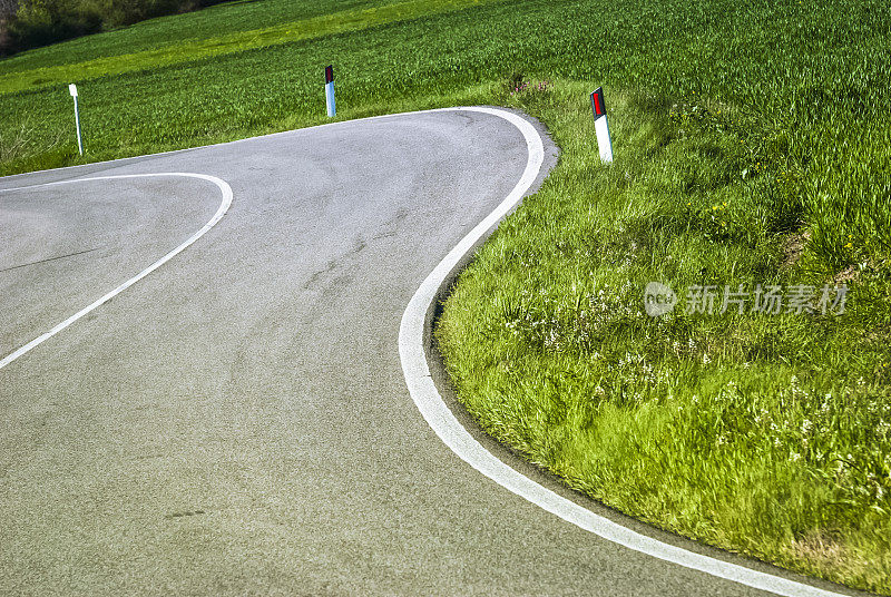 托斯卡纳蜿蜒的道路