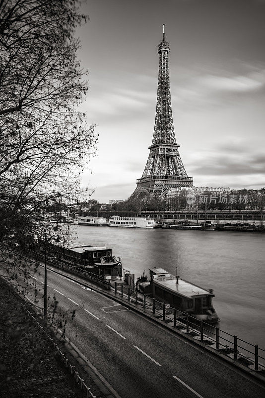 埃菲尔铁塔和塞纳河岸边，巴黎，法国