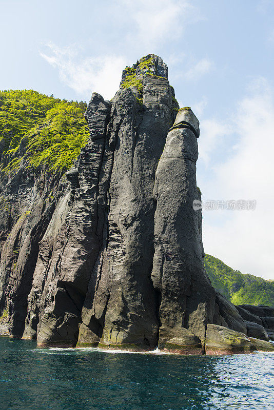 日本北海道知床半岛附近的岩石