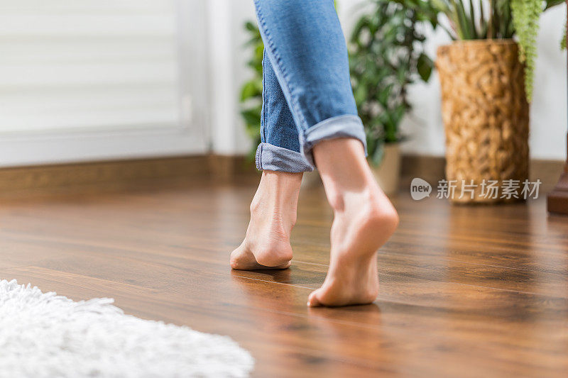 暖地板-地板采暖和木地板的概念。