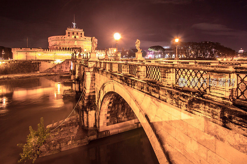 罗马台伯河上的圣天使城堡和桥