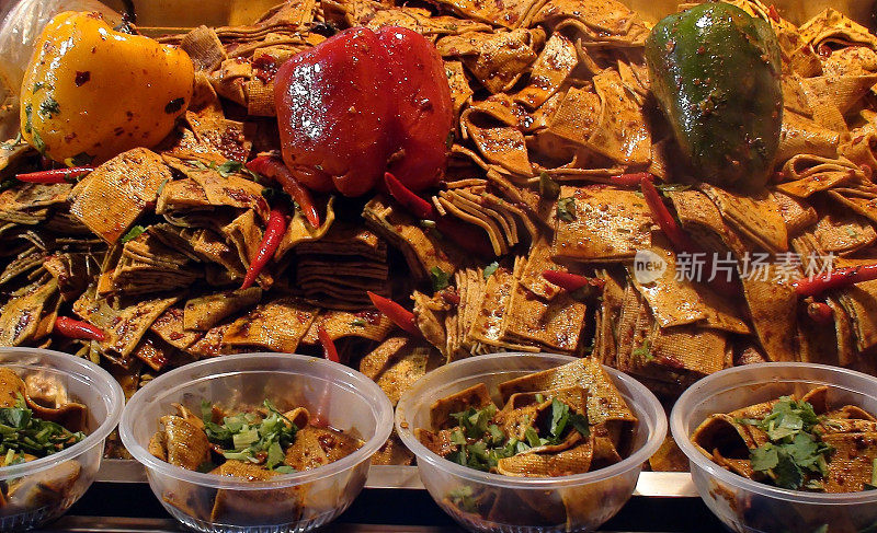 中国西安地方市场展示的中国菜