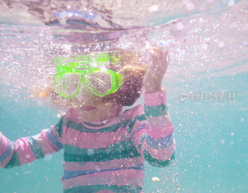 水下夏天游泳