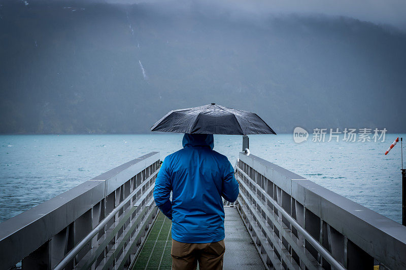 多雨的假期