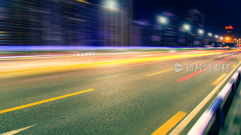 夜间城市道路交通