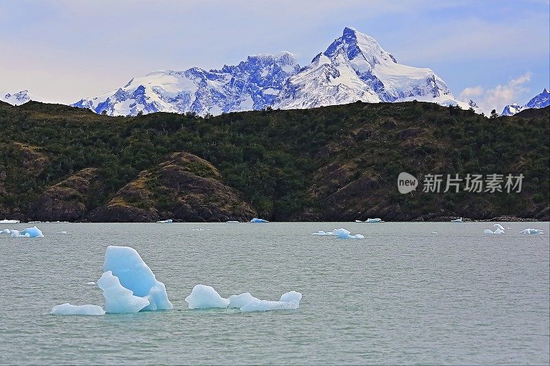 漂浮在阿根廷湖上的冰山和阿普萨拉冰川附近的浮冰-巴塔哥尼亚