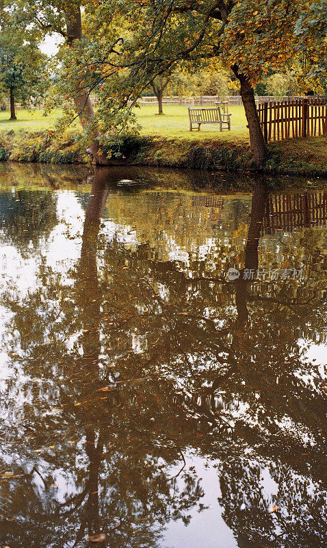 湖、河、水渠风景优美，英国拍摄