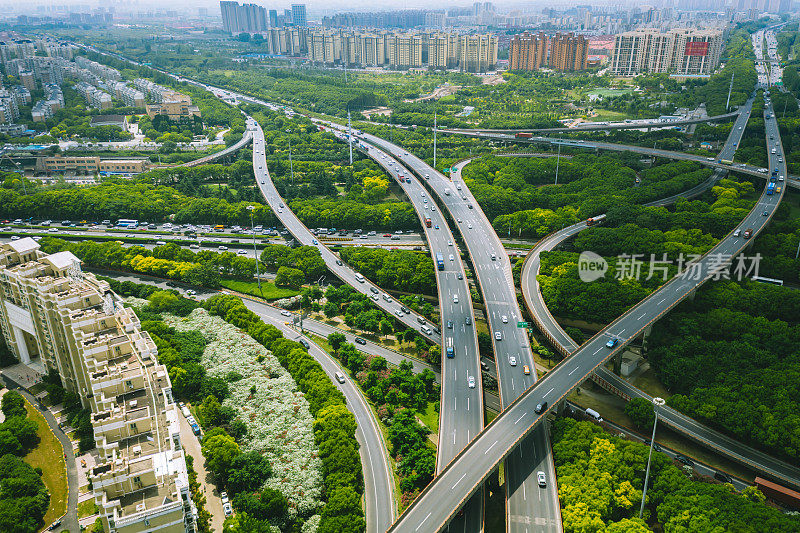 高架桥在城市里