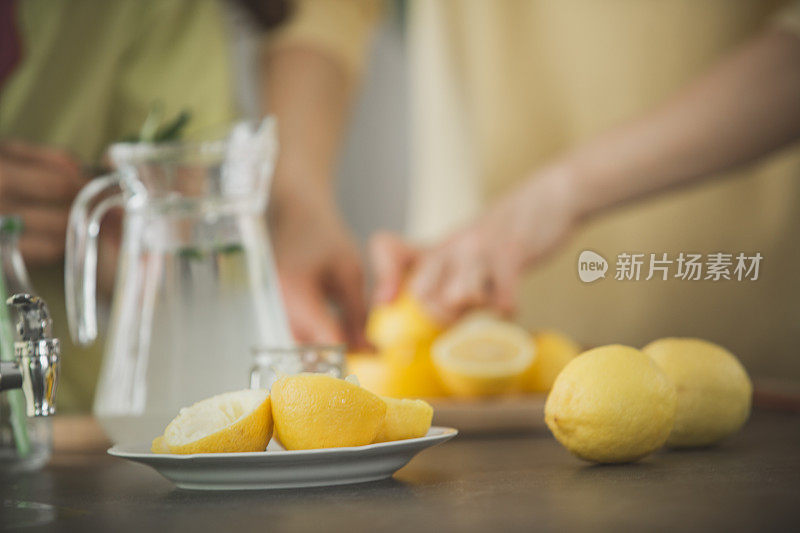 新鲜柠檬做柠檬水