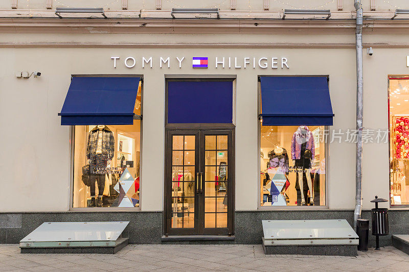 库兹涅茨基大街汤米·希尔费格的商店。一个