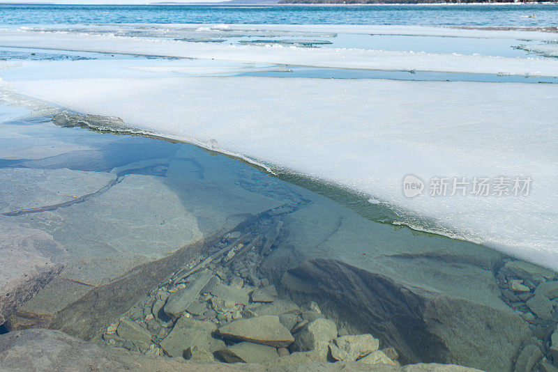 克里斯蒂安岛渡轮(雪松角码头)在拉方丹，小，加拿大，安大略省。