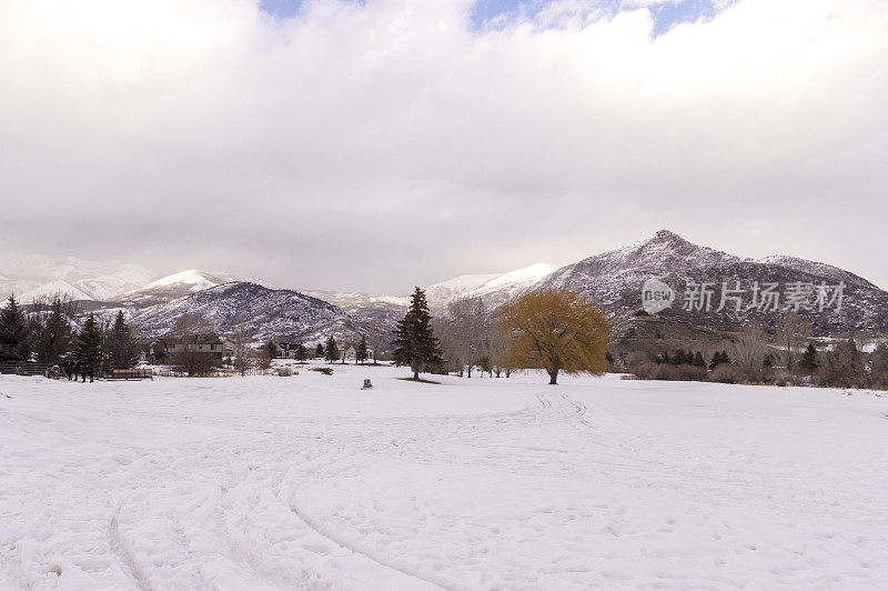 犹他州中途岛的冬季场景