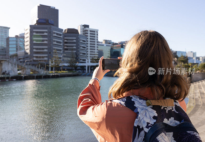 女旅行者旅游旅游探索城市新西兰