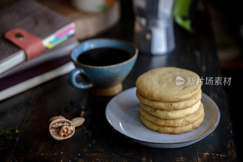 自制脆饼和咖啡