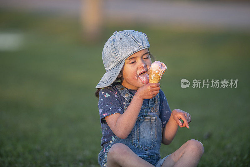 小孩子喜欢吃冰淇淋