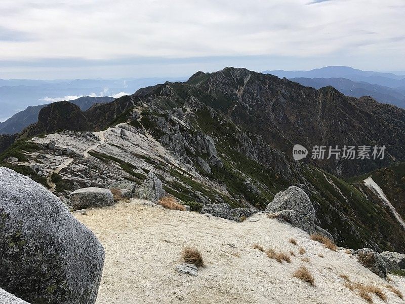 日本长野市南宫阁山(200座名山，中央阿尔卑斯准国家公园)