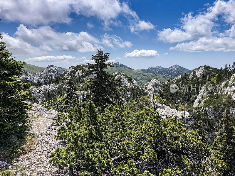 Velebit山间的小路