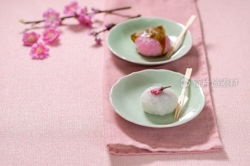 传统的日本甜点，樱花麻糬