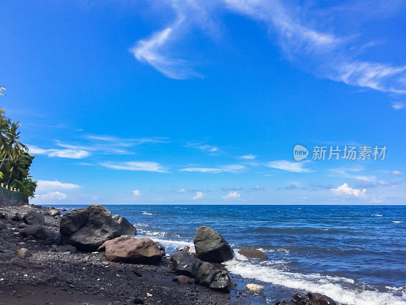 印度尼西亚巴厘岛，潜水胜地位于东海岸，风光旖旎的海岸线