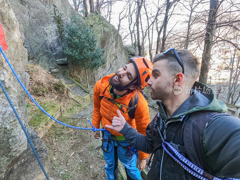 登山者保护队友