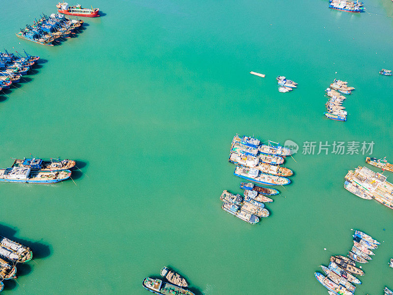 中国福建省福州市连江县黄旗镇，渔船停靠在港口