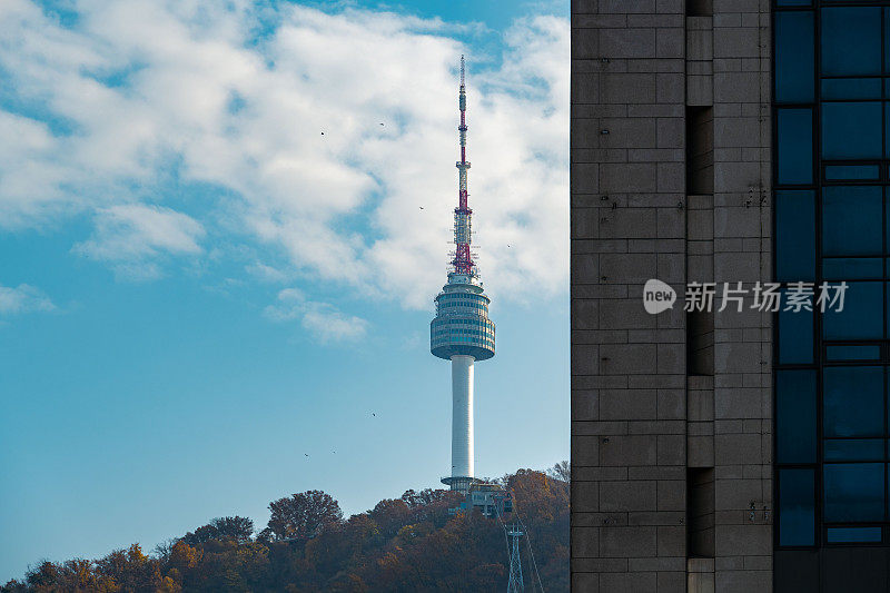 位于韩国南山的首尔塔