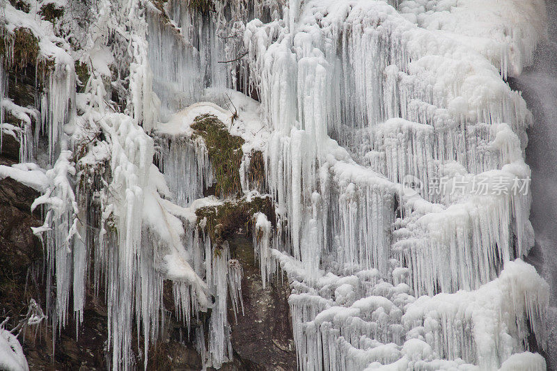 威尔士波伊斯兰海德姆-莫奇南特乡村的雪景