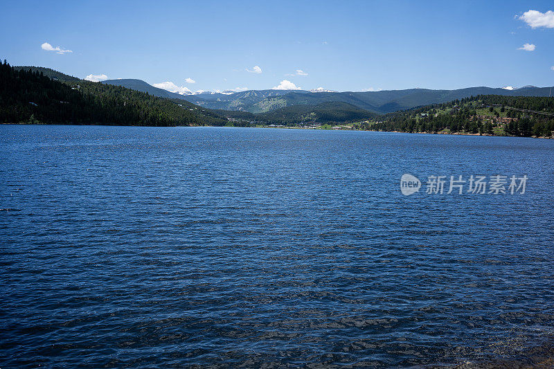 巴克草地水库和尼德兰科罗拉多州在落基山脉