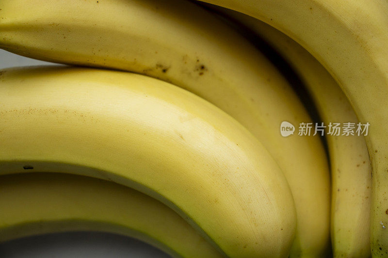 熟香蕉的特写，展示了丰富的维生素来源。