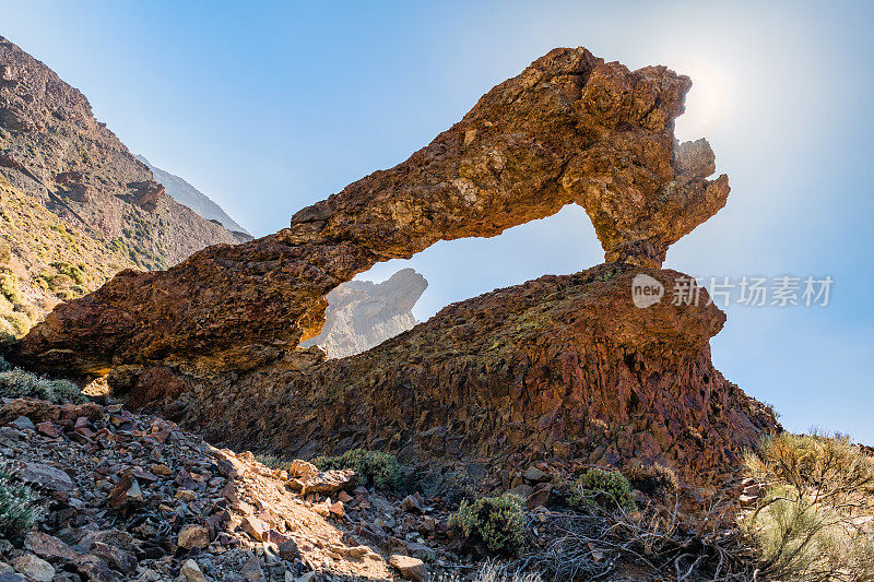 西班牙特内里费岛埃尔泰德火山下的石拱