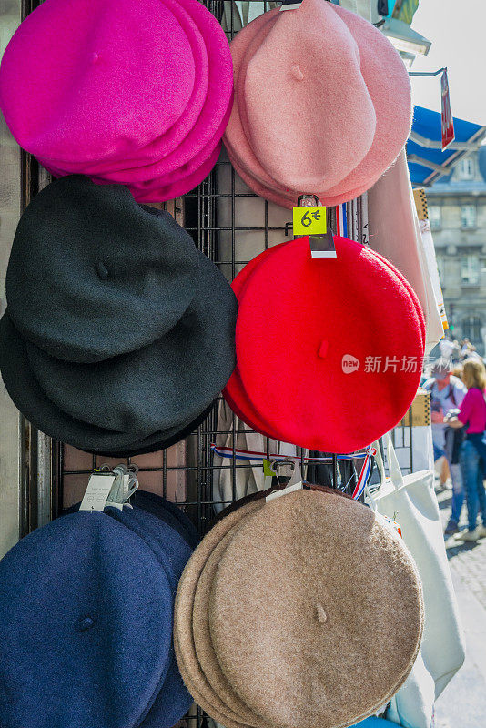 巴黎纪念品——彩色贝雷帽