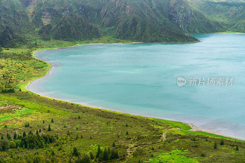 亚述尔群岛-火湖泻湖