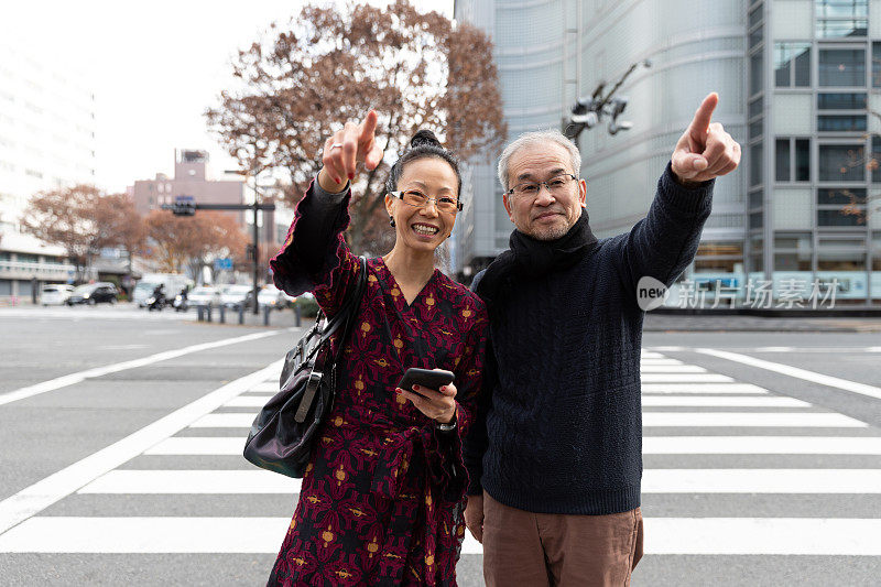 2人过马路